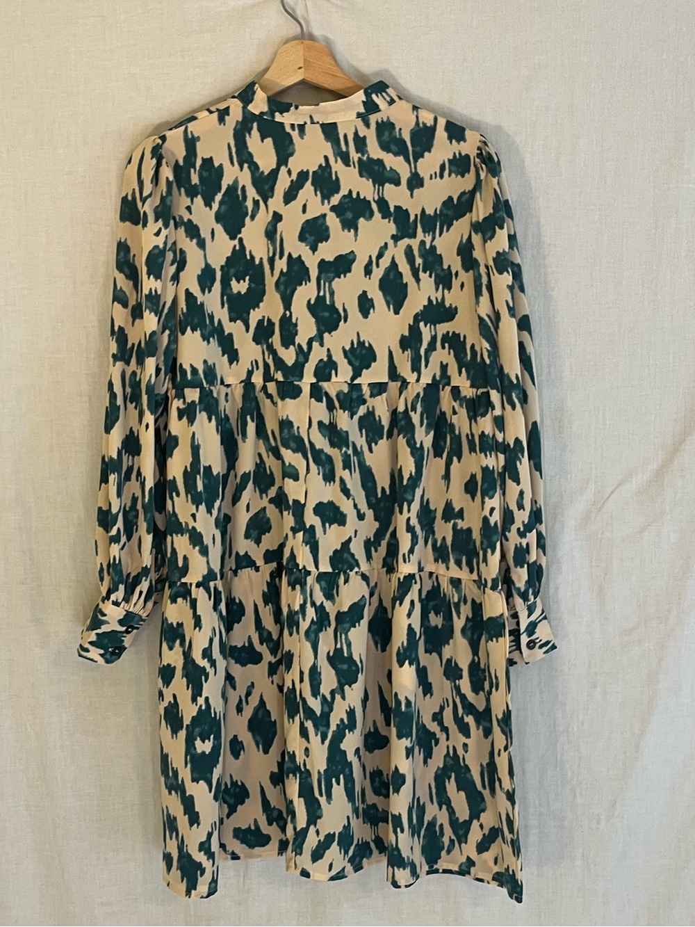 SHEIN Cream & Dark Green Tiered V-Neck Long Sleeve Dress - Picture 2 of 4